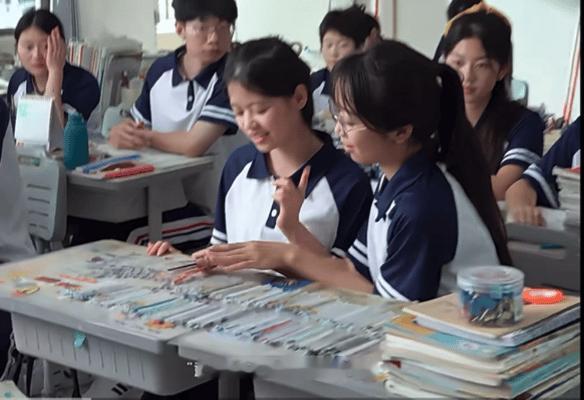 用一个字形容考后状态你的专属嘴替来了，用一字一标点演绎真实心境。如果高考结束后用