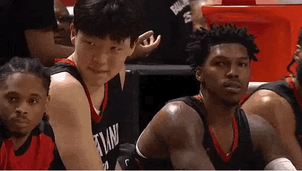 现阶段的杨瀚森篮球实力不如同时期易建联，但是情商要高得多！

杨瀚森只用了一场夏