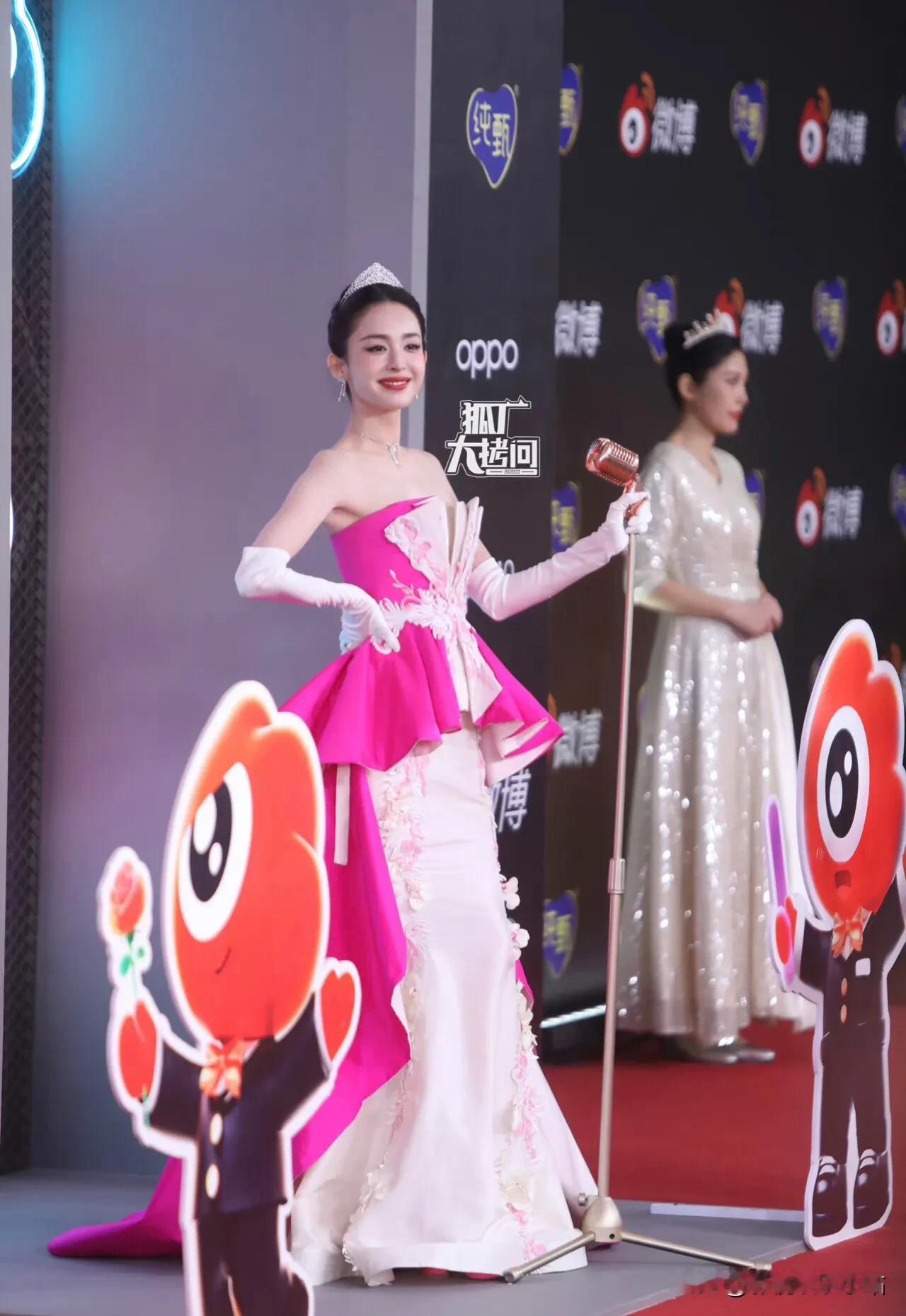 #娜扎选美小姐# 娜扎每次走红毯，微博都各种爆，但要问有啥代表作？我竟然一个都想