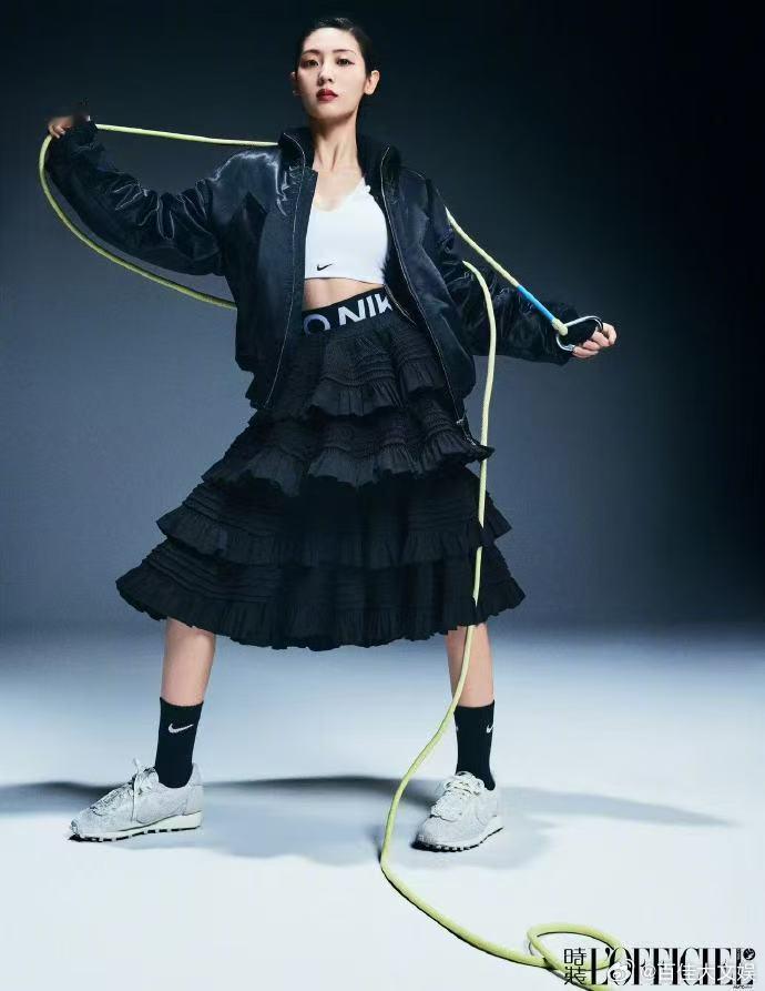 邢菲女娲毕设圆头 邢菲的「圆头美学」终于被时尚圈看见！饱满头骨撑起大光明盘发，每