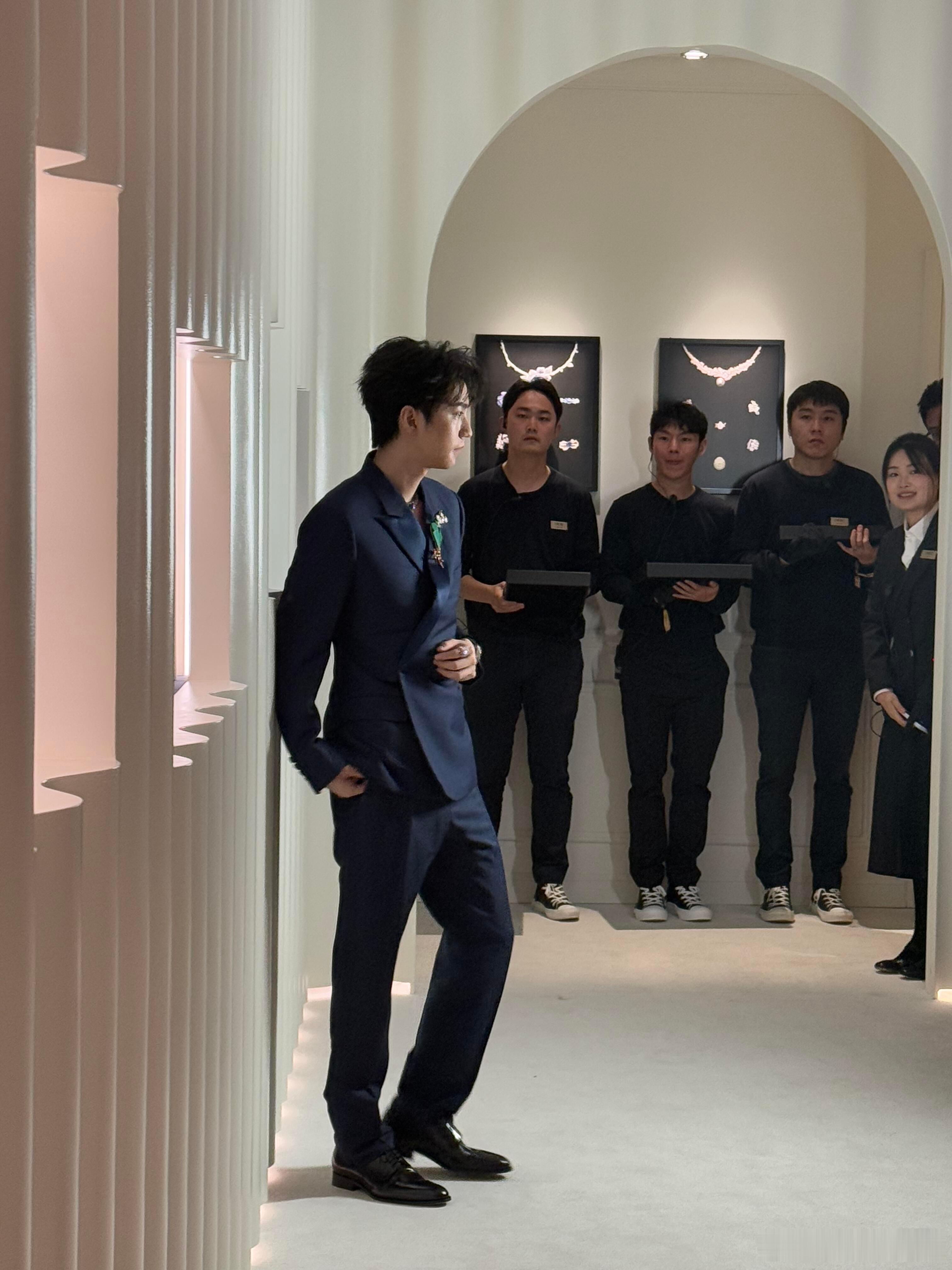 王俊凯穿迪奥6 ​​​