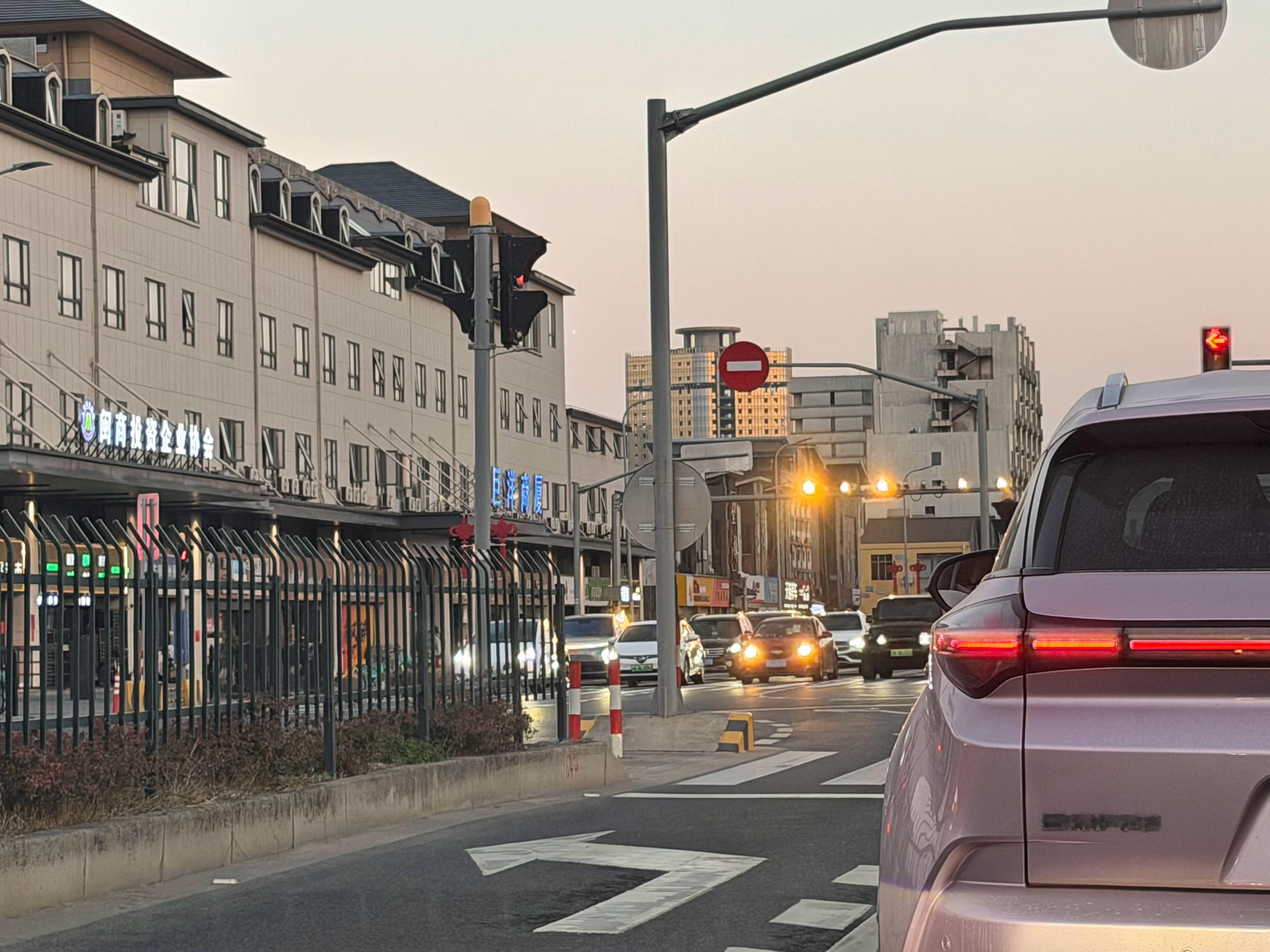 才初五路上车就多起来了，都在靠实际行动迎财神吗