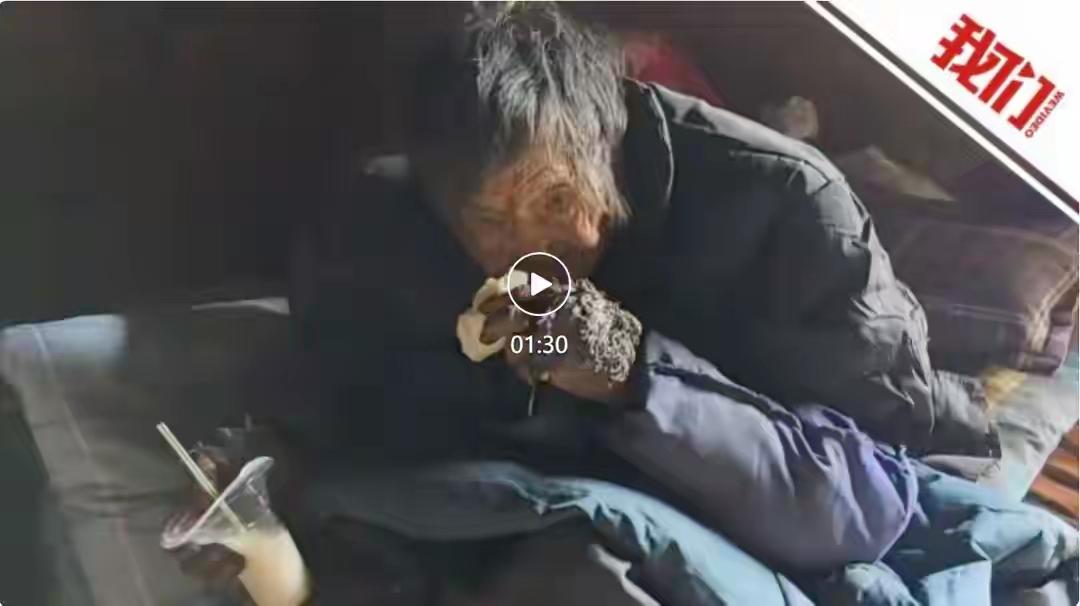 【震惊！广西昭平一老人山洞隐居多年，政府多次救助无果，网友纷纷心疼：到底发生了什