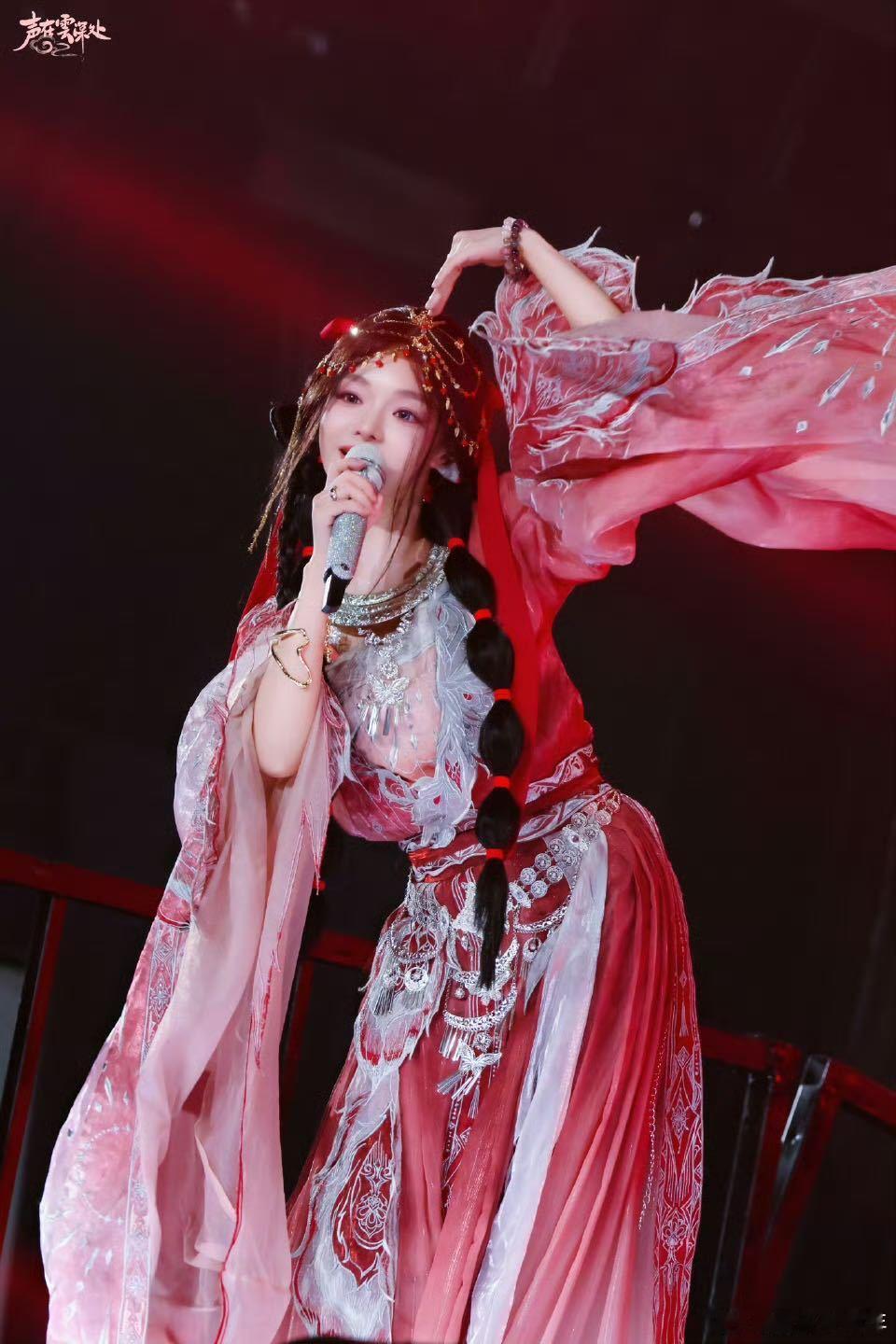 耳帝说黄霄雲唱得比他想得好 黄霄雲这波真的杀疯了！《Golden》的A5唱得又稳