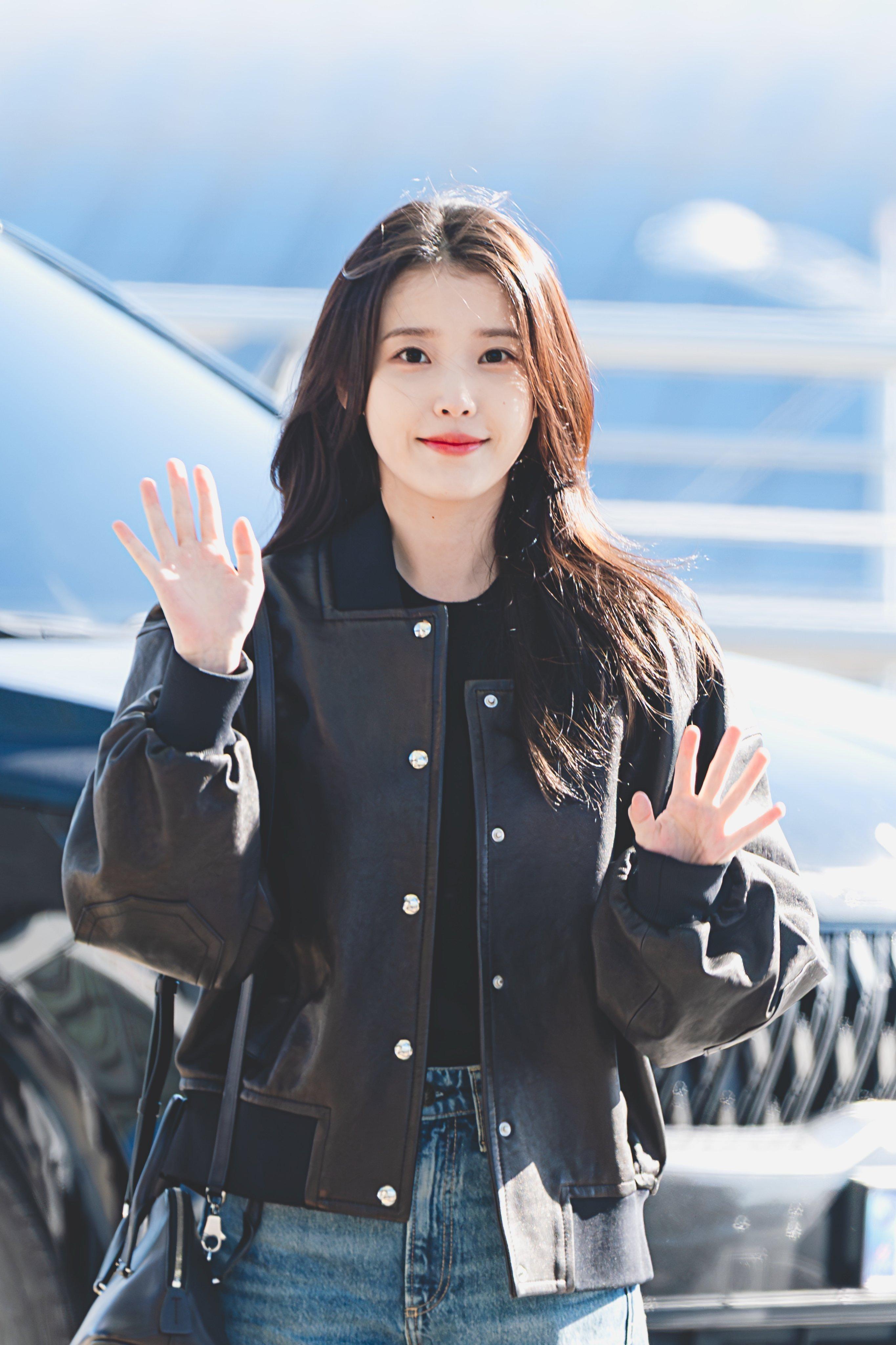 IU  🌸IU出道十七周年快乐 251205 IU仁川机场高清饭拍cr.Sel