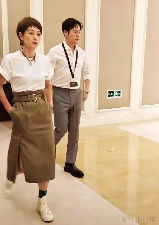 马伊琍和张颂文两位同龄演员，收入相差悬殊！马伊琍因成名较早，资源丰厚，片酬高达5