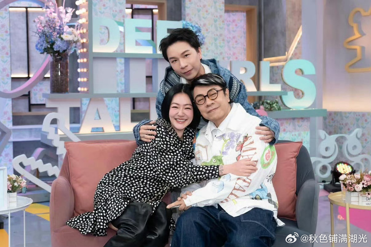 蔡康永陪小s回归小s今日正式进棚录制节目，好友蔡康永特地以重磅好友的身份陪着小s