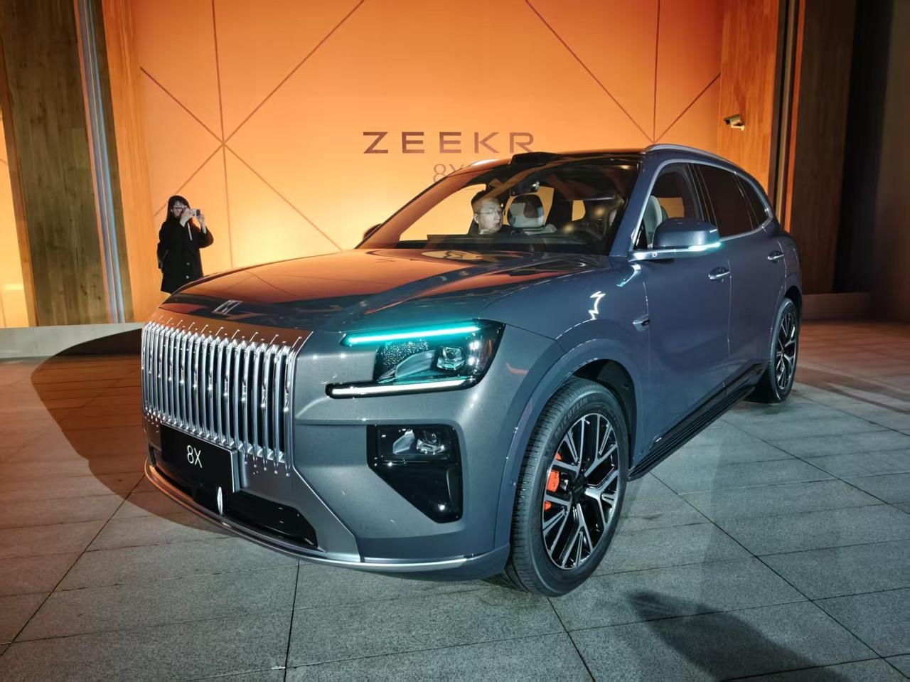 “新公路之王”极氪 8X 上市，限时权益价 32.98-47.38万元

- 全