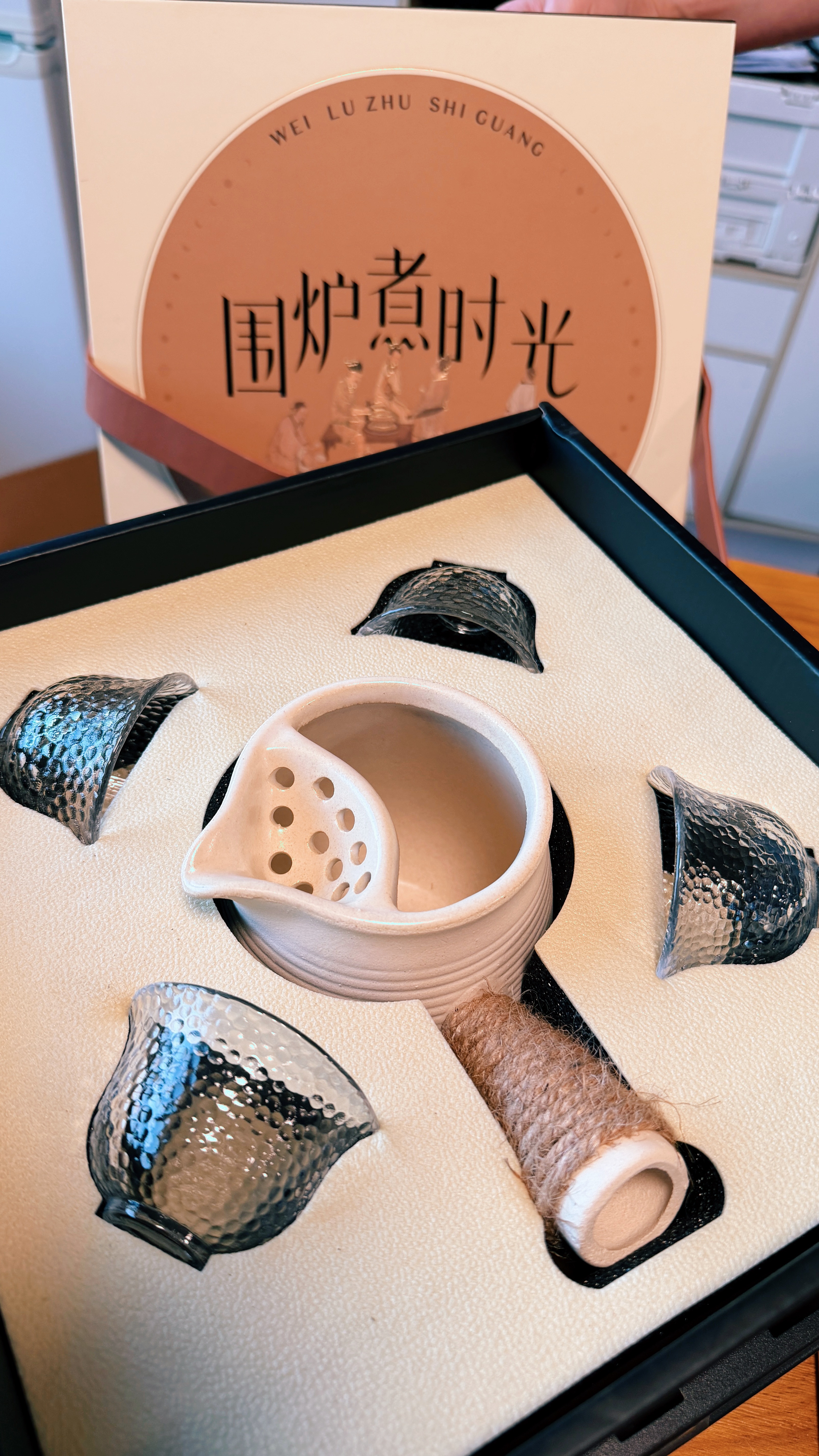 感谢华为的新春礼盒🎁，沉甸甸的，适合朋友小聚，抽出送给大家，明天开奖🥳㊗️各