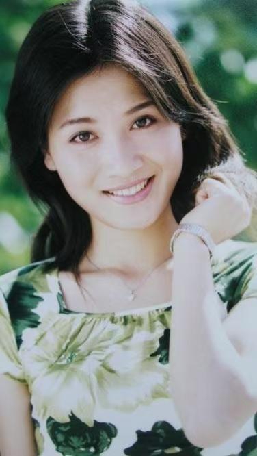潘雨辰，1978年生于辽宁丹东，毕业于北京电影学院，毕业后留校担任表演教师 。她