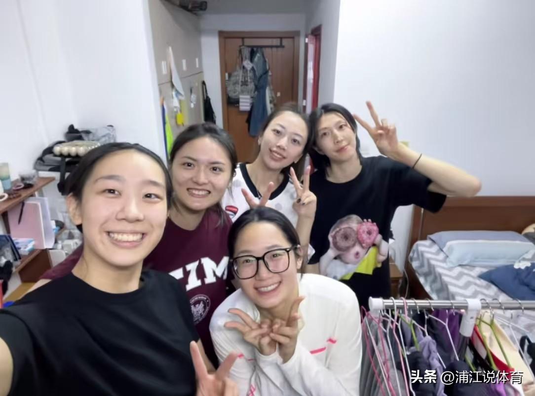 吴梦洁状态越来越好，除了与助理教练张常宁进行康复训练之外，还与万梓玥、宋嘉译、孙