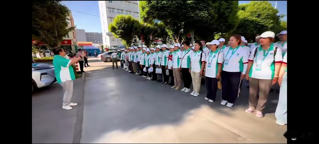 看了韩走面的百人援蒙行动，我有些困惑:
百人义诊，没有医疗仪器和检测设备，大夫会