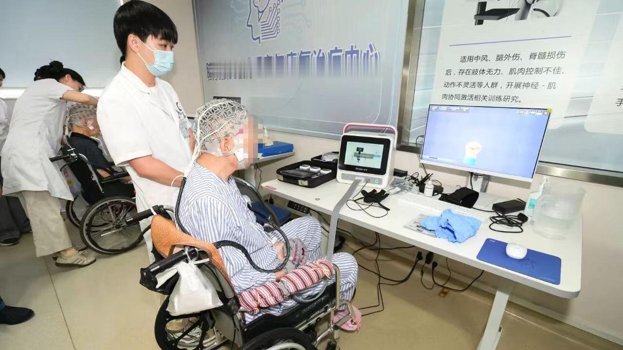 10月20日，翔宇医疗与暨南大学附属顺德医院共建的脑机接口临床研究与康复治疗中心