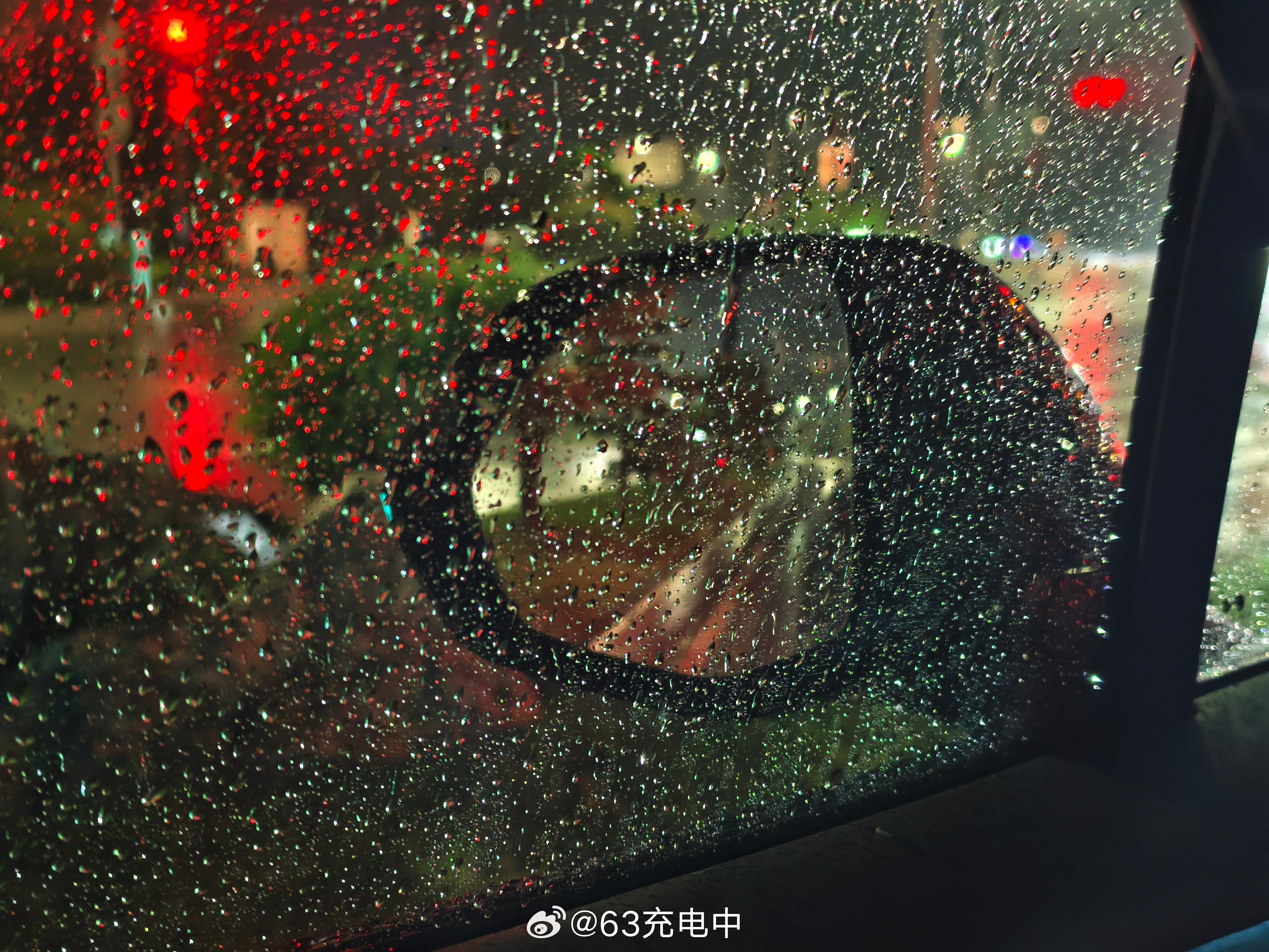 乐道上这个神玑芯片自研 isp 真的强，夜间雨天真清晰啊！ ​​​