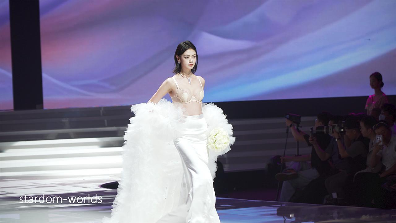 SIUF 2025深圳内衣展D2 BIDA 安莉芳内衣秀 