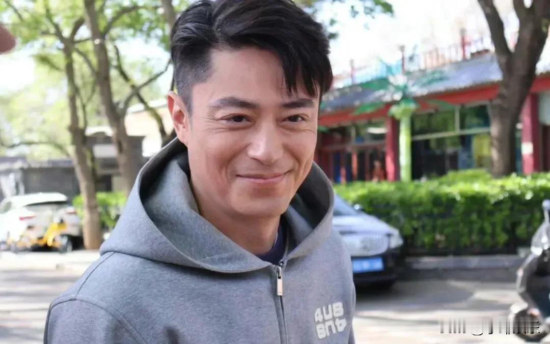 偶遇霍建华，本人还是那么帅气十足，只是岁月的痕迹已经很明显了。毕竟快50岁的人了