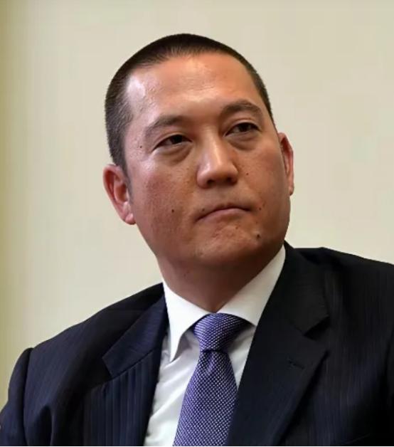 台湾创投圈的大佬蒋友松最近砸出了一个让整个岛内政坛炸锅的决定，他要强行搬走两口停