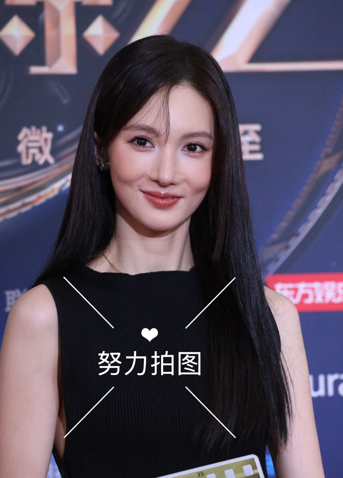 金晨 医美你们看看金晨的脸啊..不管她医美还是没医美肯定没人敢用她拍戏了吧观众不