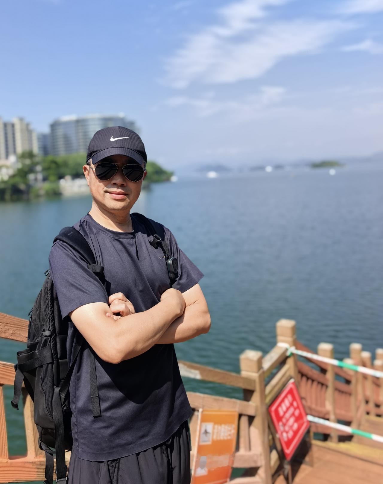 今早称了体重，还是65kg。说真的，这是我年轻时的体重。戒酒之后，终于回到了自己