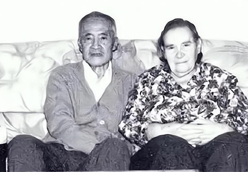 1997年，中国银行在审计查账时，赫然发现周总理的账户上有一笔1.2万英镑的存款