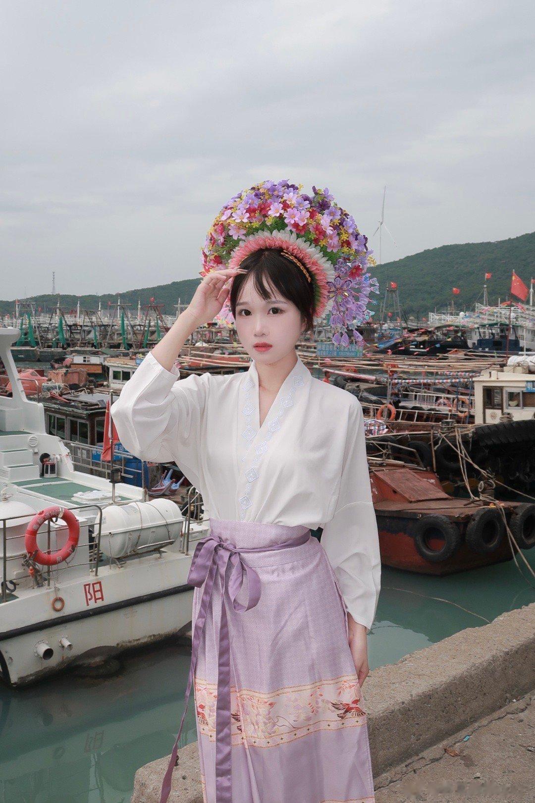 逛了古村 体验了颖宝滴同款簪花#赵丽颖红衣簪花围造型# （回家的路上日落也是紫色