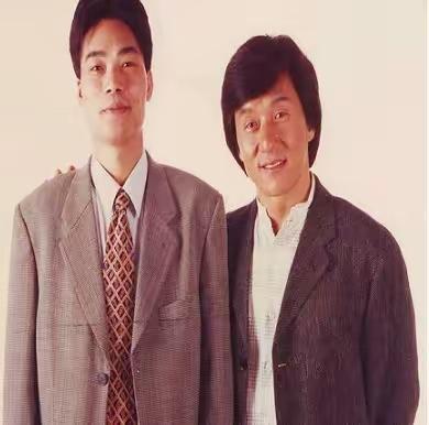 1995年，胡志标在银行贷款500万请成龙来做形象代言人，行长说:“我贷给你的那