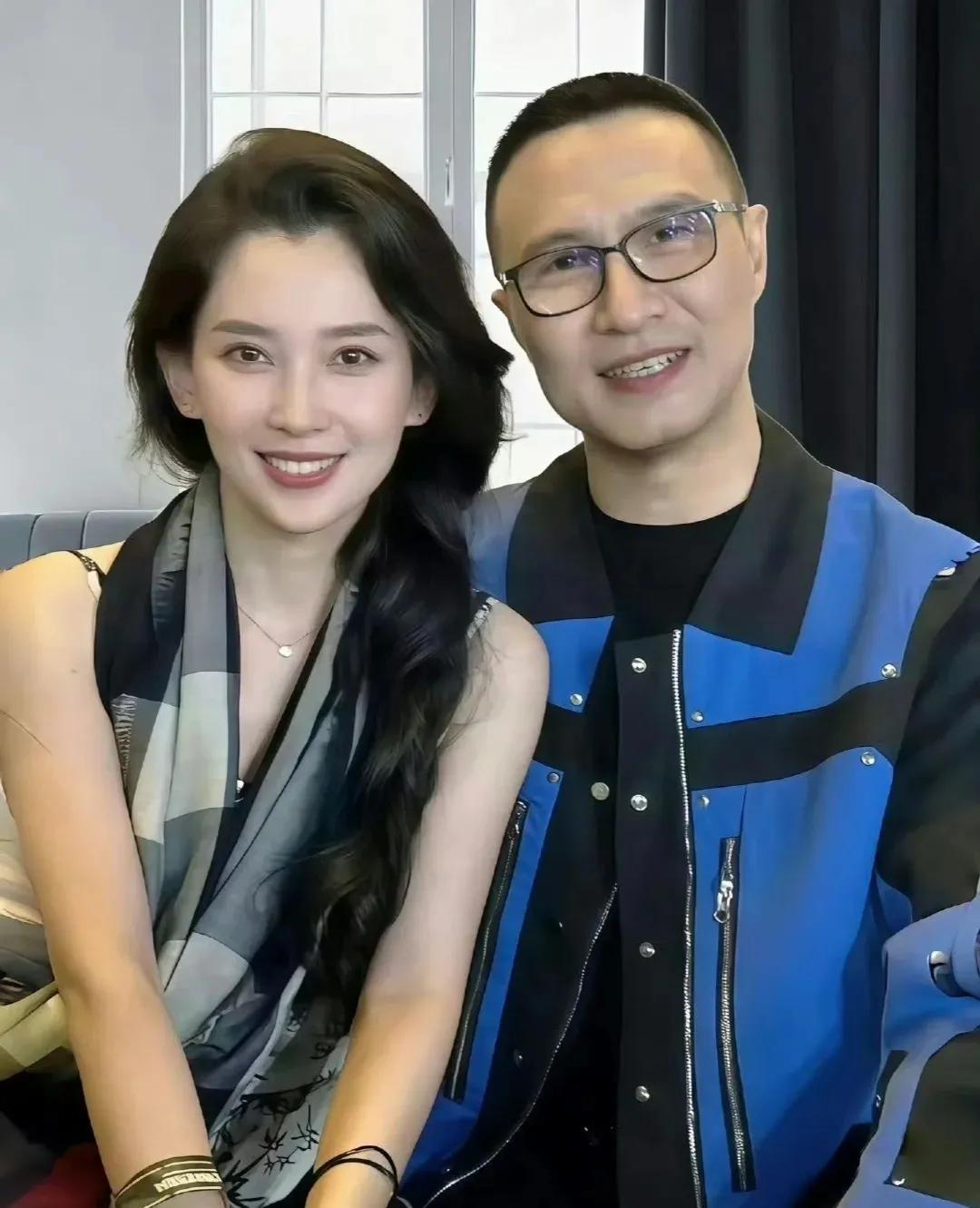 汪峰官宣女友森林北后
她的一举一动都备受关注
森林北最近大方在视频中晒出了与前夫