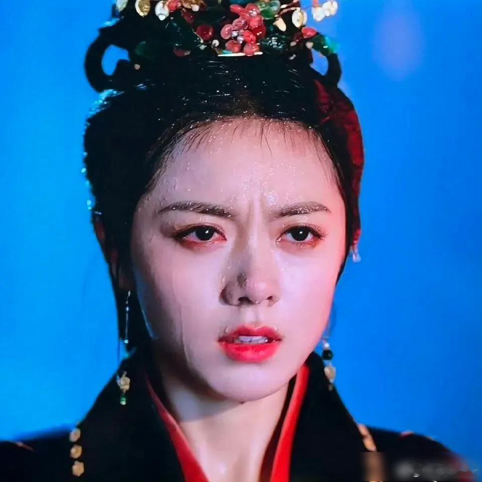 好多网友看个剧被种草粉底液了[笑cry] ​​​