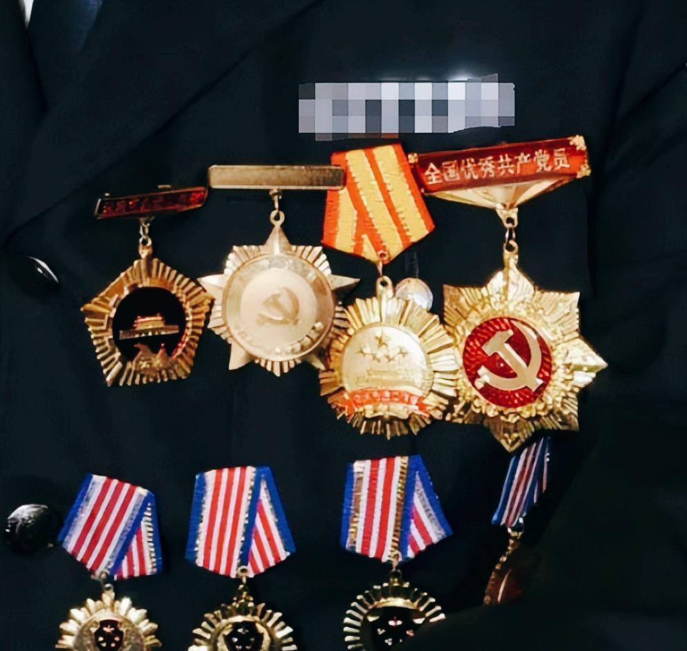 1990年，24岁的缉毒警明正彬首次打入毒贩内部。

边境线上的风裹着湿气，明正