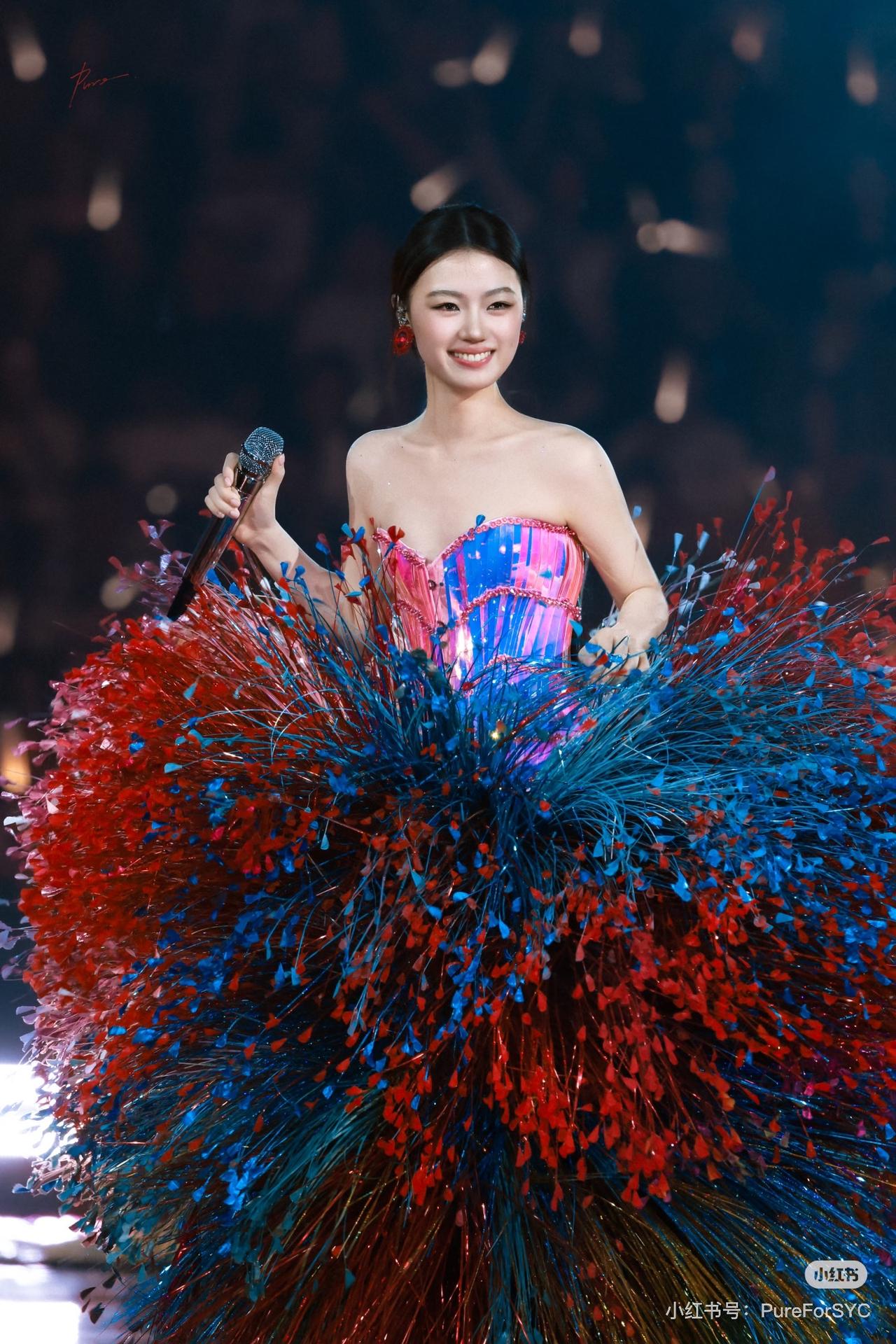 单依纯的变化真是越看越有门道 不查不知道，一查吓一跳 以前听她是《永不失联的爱》