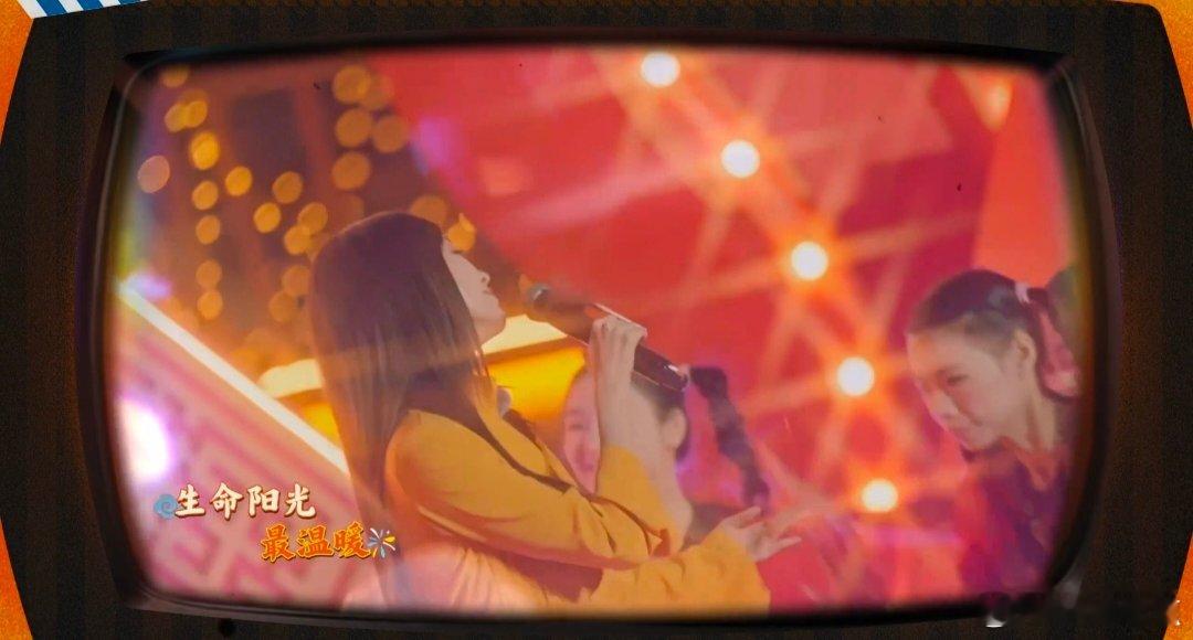 祝绪丹甜妹就要唱甜歌周五晚高疯春晚回忆杀疯了周五晚高疯 声音和颜值双甜！祝绪丹唱