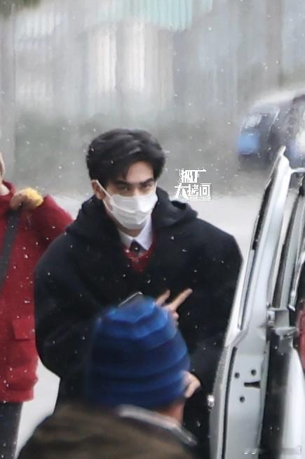 白鹿、宋威龙、刘宇宁、田曦薇、丁禹兮、毕雯珺、李昀锐、魏晨现身马年春晚首次联排2