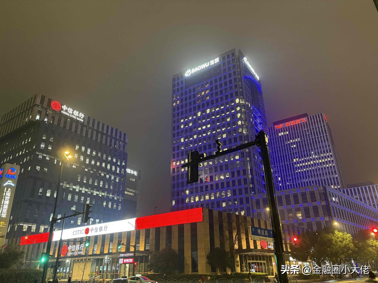 银行圈薪酬大揭秘来啦，中信银行毫无疑问问鼎全行业，根据Wind数据统计，2025