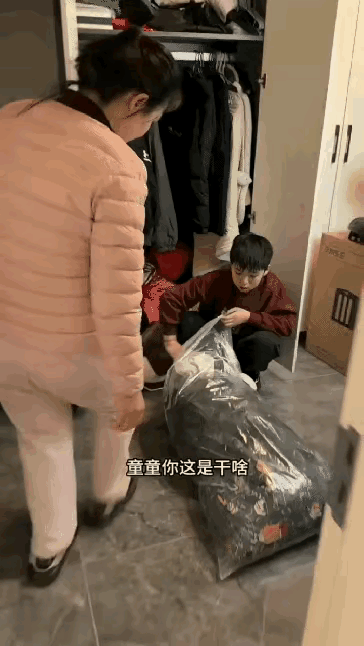泪目！江苏这位11岁男孩的举动，真的暖到骨子里了！妈妈发现儿子收拾新衣服，以为孩