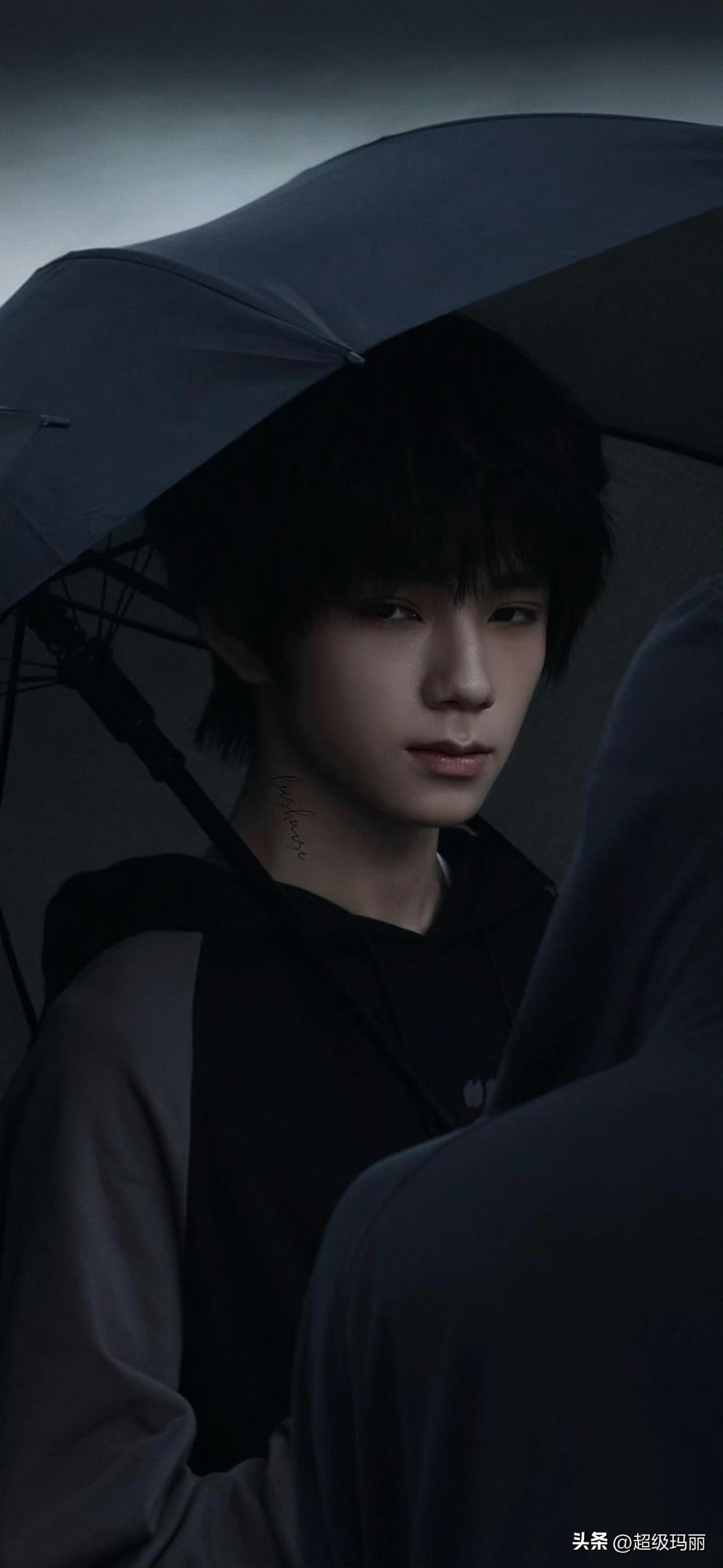 桐原亮司形态🈶