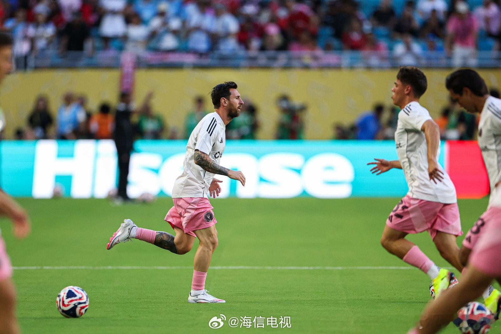海信此刻是我  看欧冠巅峰对决⚽️就选海信100吋巨幕！墙有多大，视野就多大！澎