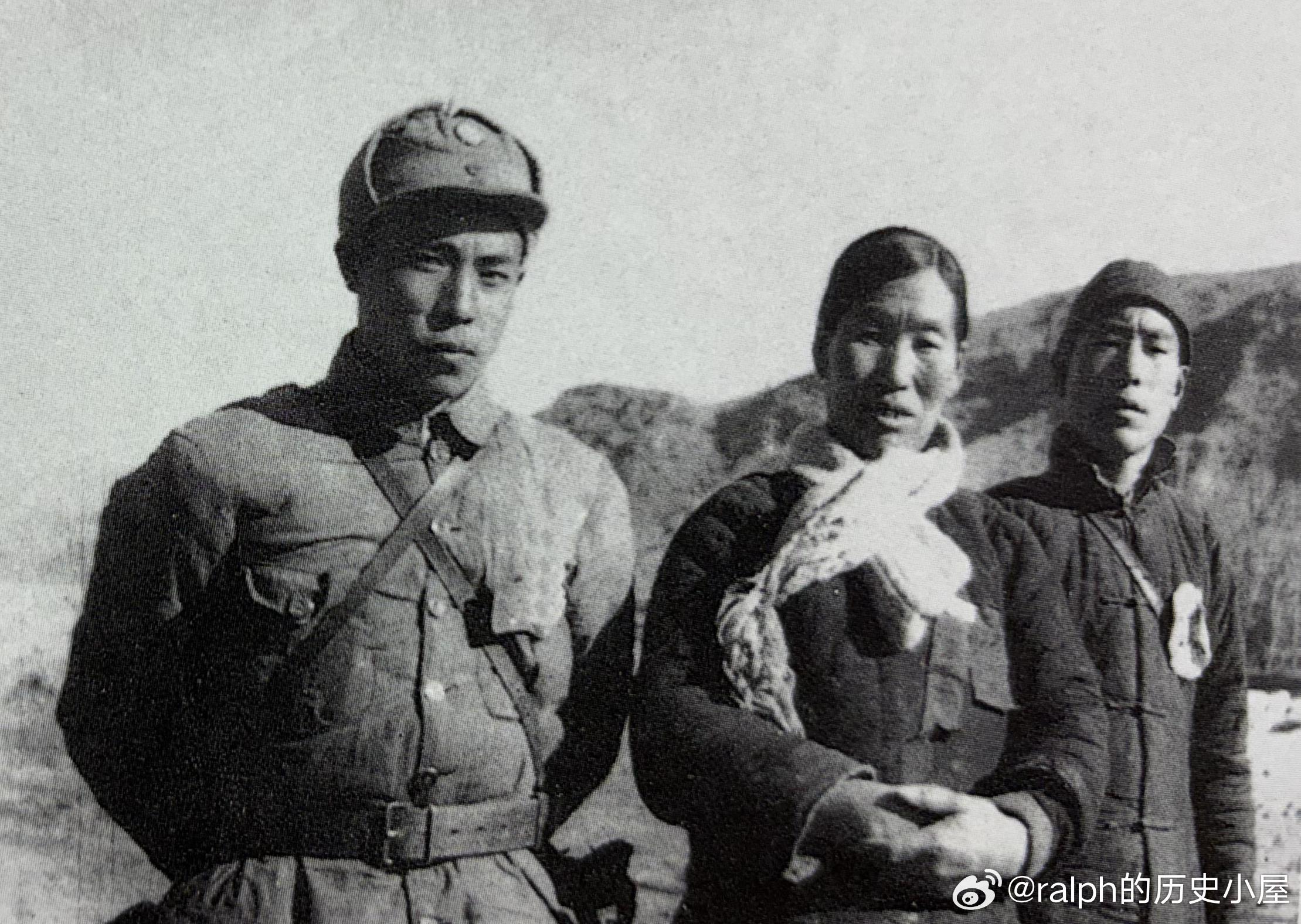1944年2月晋察冀军区战斗英雄邓世军、北岳区拥军模范戎冠秀和民兵英雄爆炸大王李