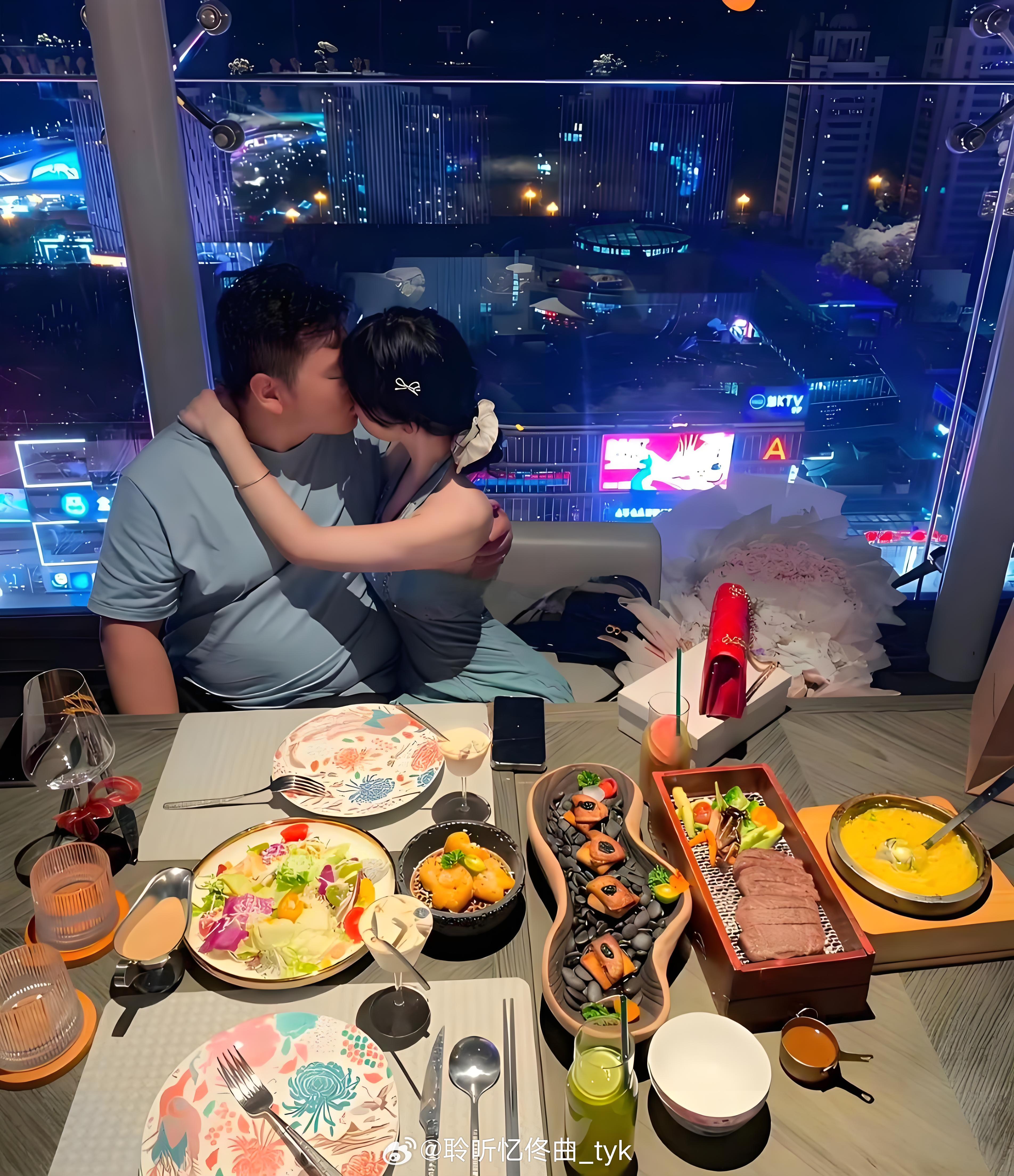 男人一定要有钱，不然谁跟你吃饭。 
