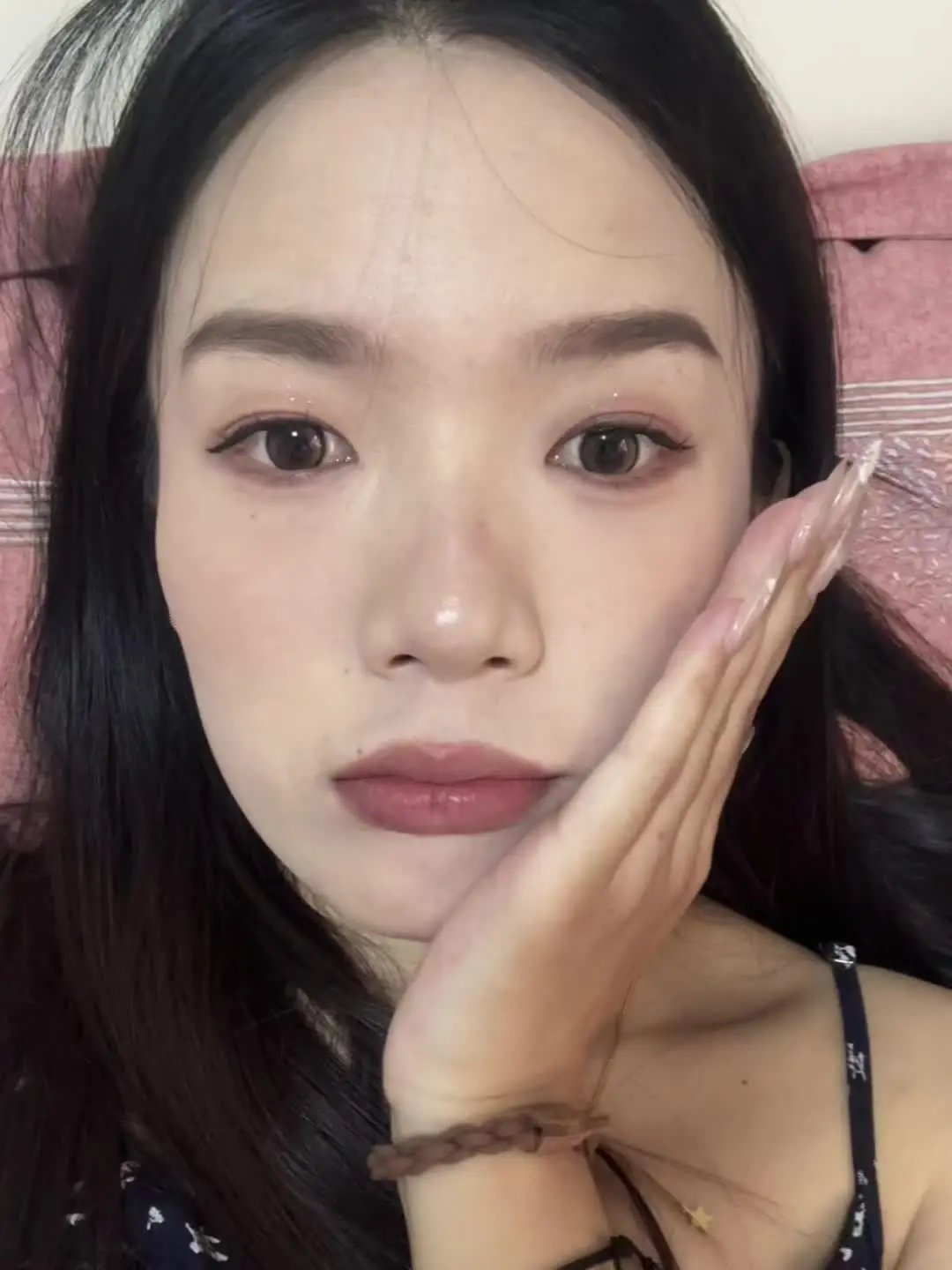 化妆怎么能不拍照呢，赶紧用我绝版的手机咔嚓两张。