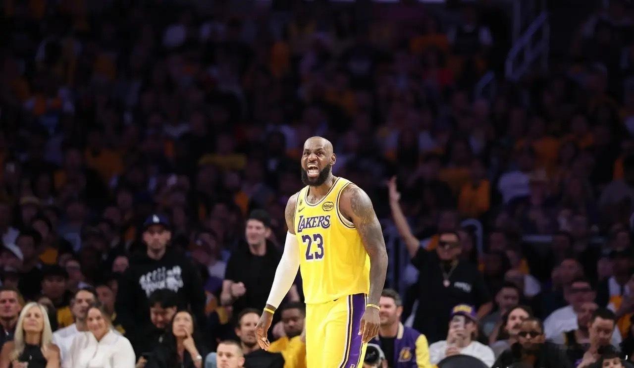 没一个能打的！詹姆斯有多能逆天而行詹姆斯41岁25.3分，带队3-0拿到赛点而这