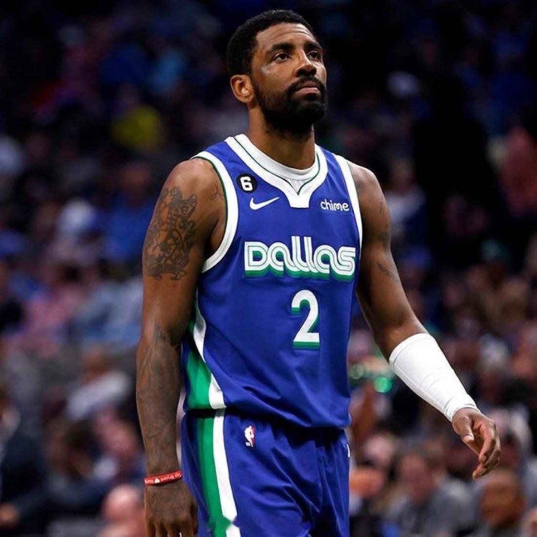 据Tim MacMahon报道，独行侠对讨论欧文的交易完全没有表现出任何兴趣。 