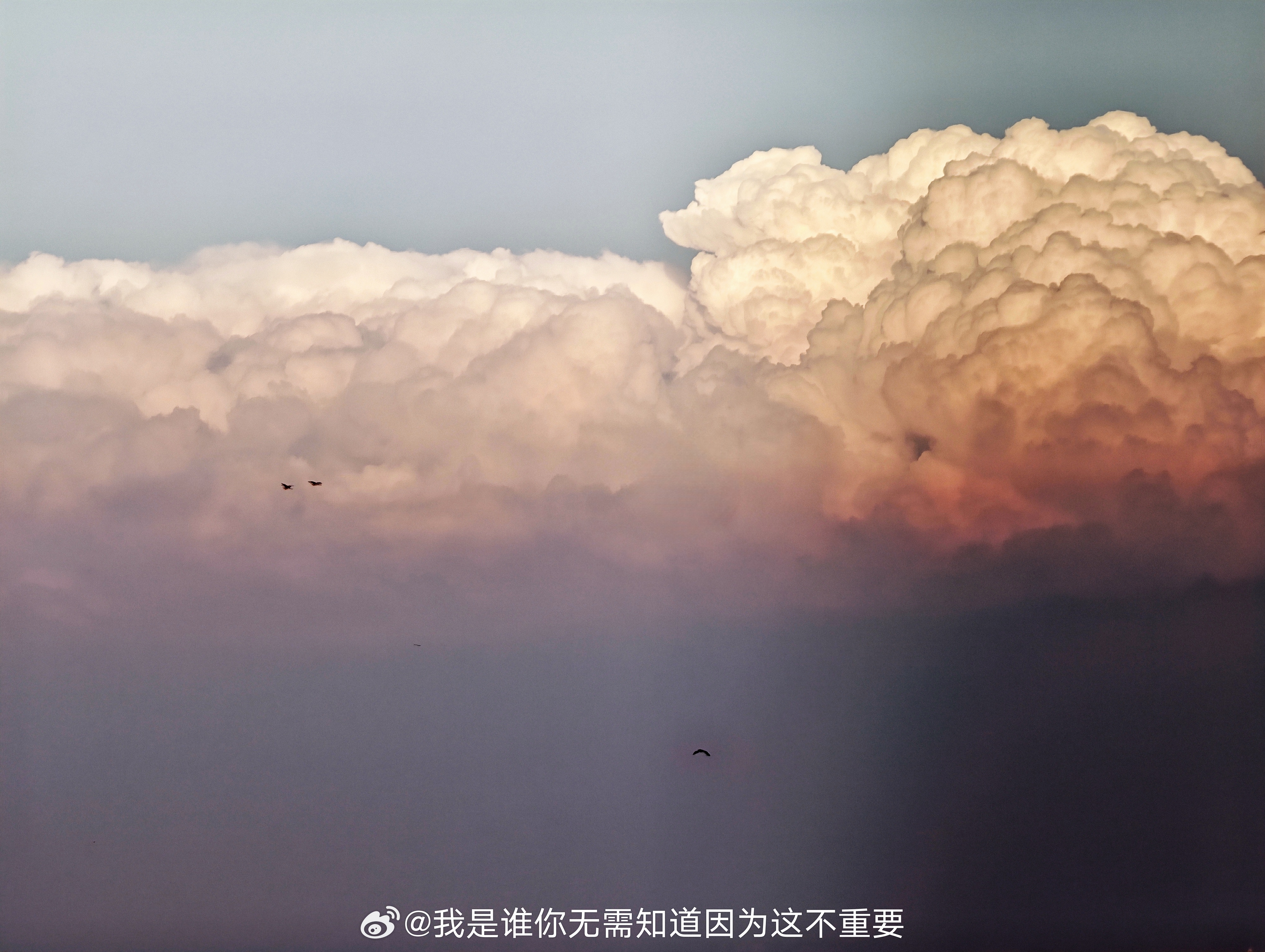站在不同的角度看不一样的景色北京飘来一朵超级大云