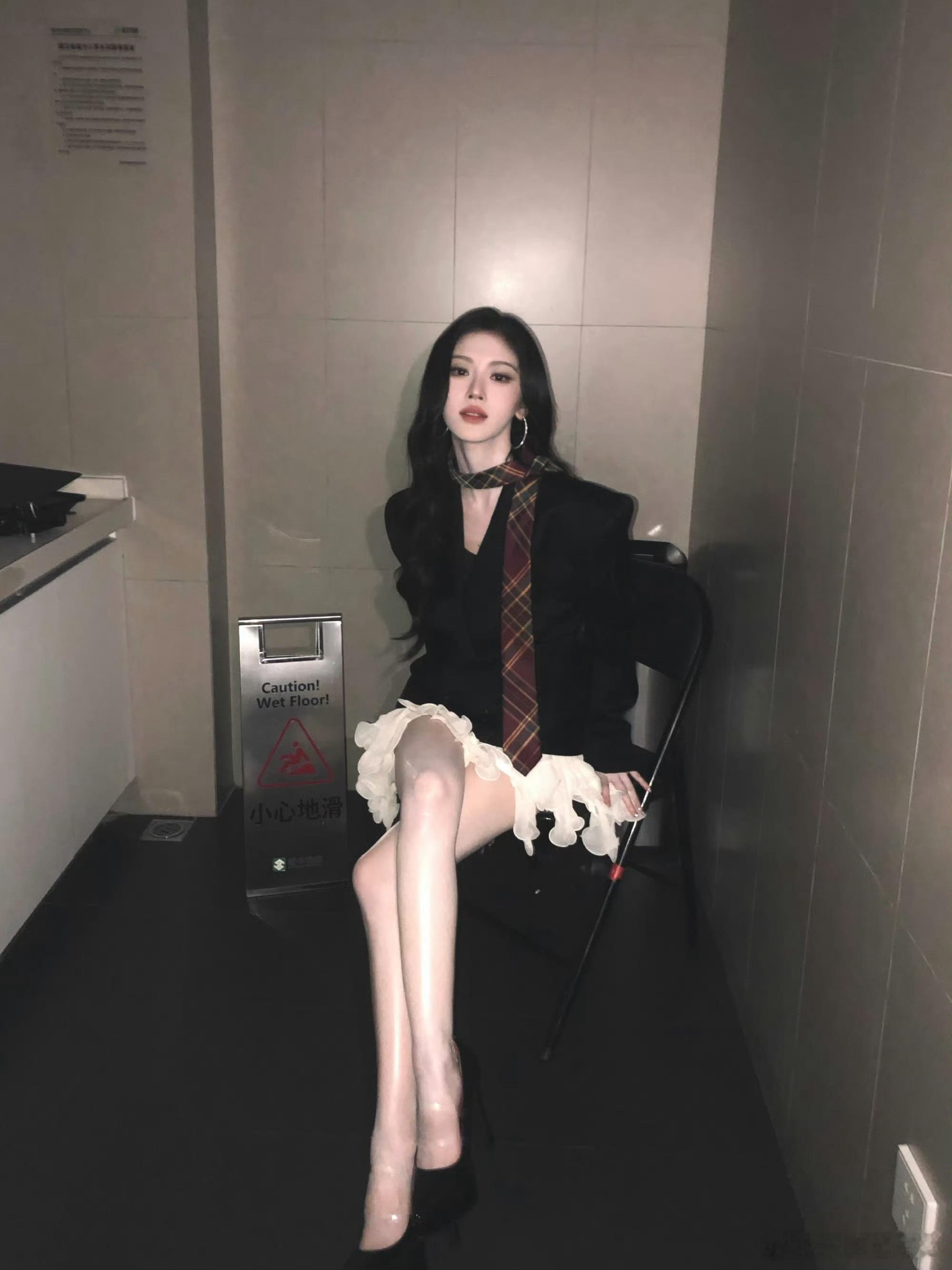 看到鞠婧祎万花世界造型出圈又来潶我鞠了是不是，后面出圈造型还会有更多就这样一直眼