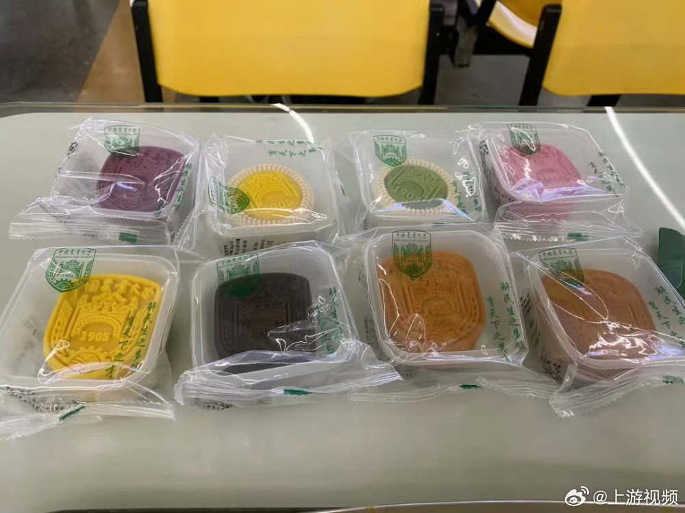 #高校食堂推出多款养生馅料月饼#【中国农业大学食堂推出50余种月饼，“养生系”馅