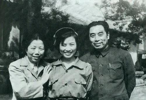 她是周总理的女儿，有着“红色公主”的称号，曾拒绝了林彪和很多高级将领的追求，却插