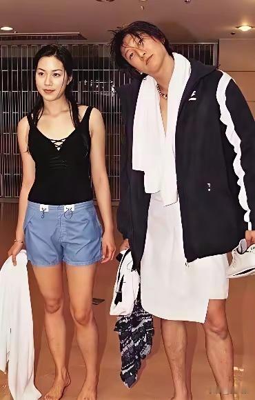 徐子淇曾和洪金宝之子洪天明谈过恋爱，那时的她青春靓丽。他们分手后，徐子淇嫁给了李