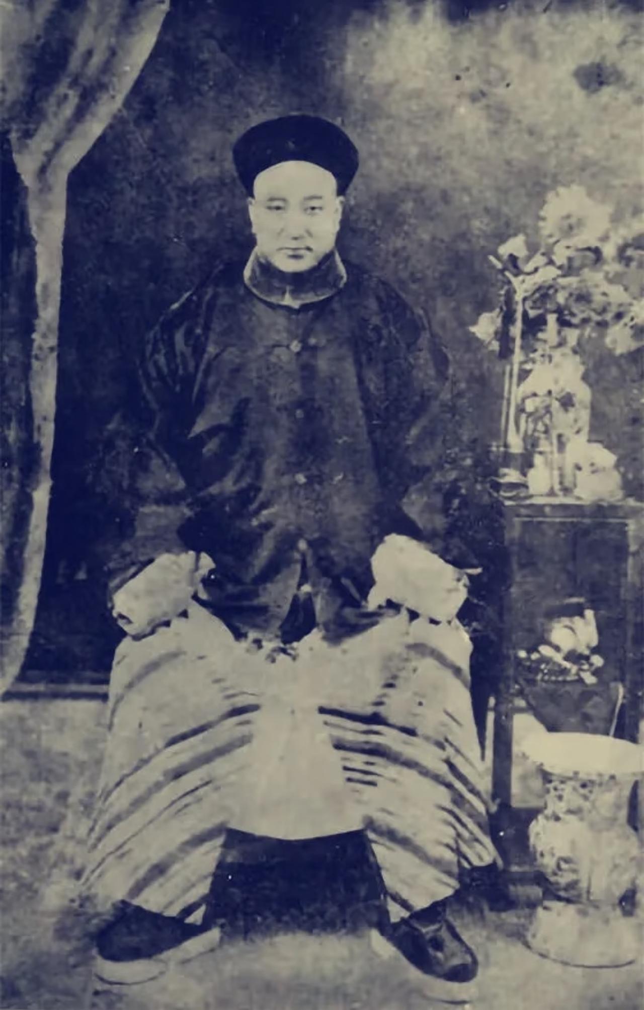 没想到晚清抗法名将里，藏着个从彝族放牛娃熬到一品提督，转头又成跨国商帮老板的奇人