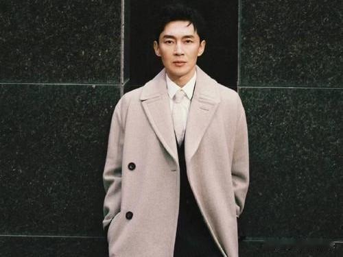 谁能想到？
《觉醒年代》里一身风骨的鲁迅，
现实里的人生，比剧本还虐还燃。
 