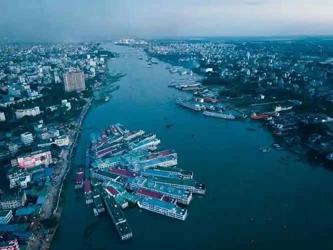 海南的封关，洋浦港的建设，让人们终于知道了广西平陆运河的作用了。

这条运河不只