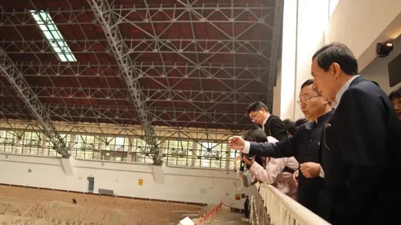马英九在大陆受到了隆重的礼遇，民进党只有眼红的份了。

一般的周末节假日，陕西秦